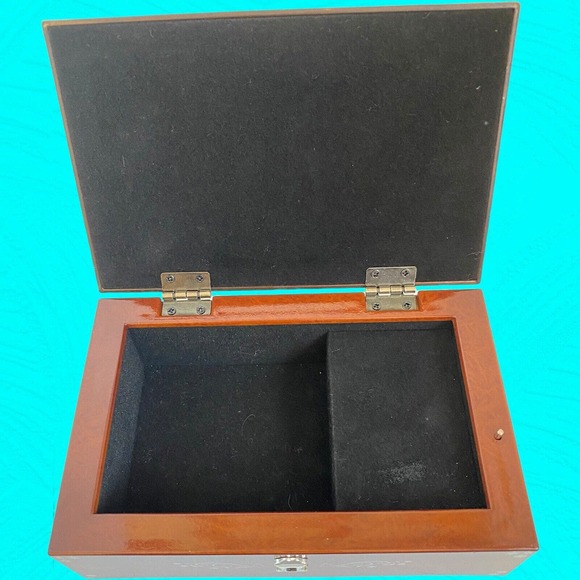 Disney FROZEN Bradford Exchange Jewelry & Music Box Plays Love Is An Open Door - Picture 6 of 9